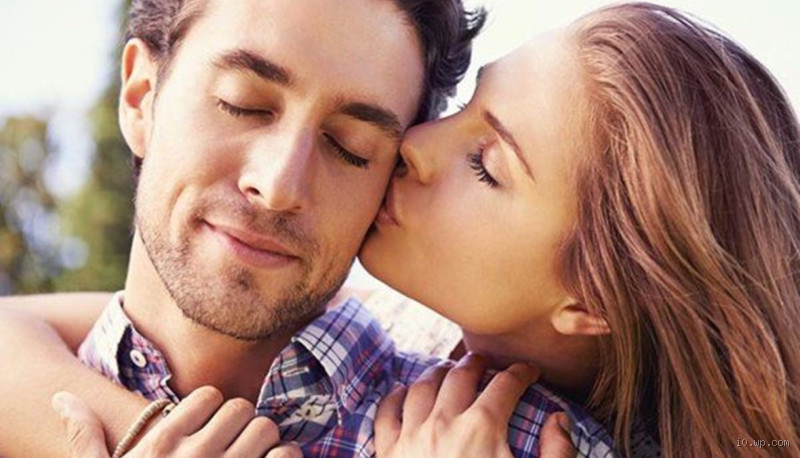 هل يعتبر التقبيل من الزنا حسب رأي السيستاني؟ كل ما تحتاج معرفته