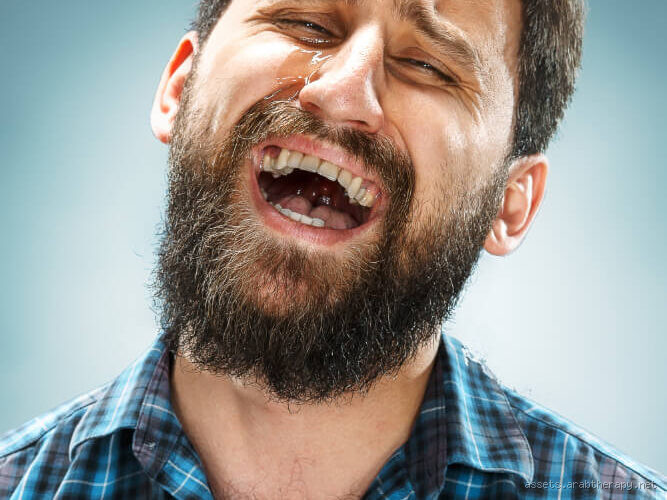 هل البكاء والضحك في نفس الوقت مرض نفسي؟