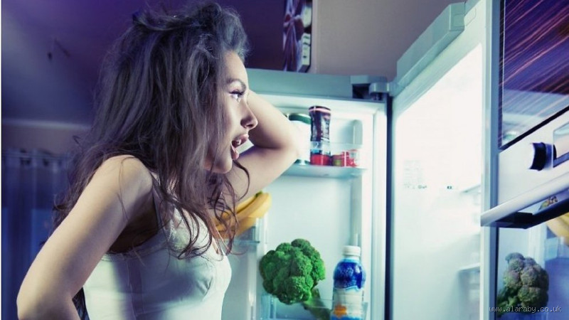 كيف أوقف الأكل في الليل؟ نصائح عملية للتخلص من هذه العادة