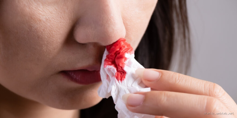 هل خروج الدم مع المخاط خطير؟ كل ما يجب أن تعرفه