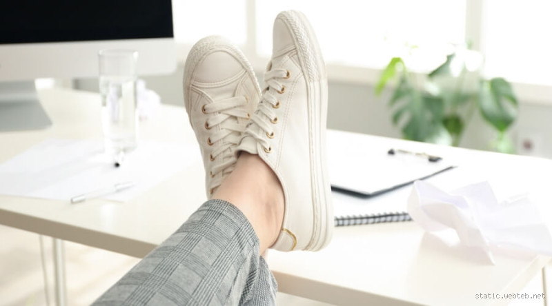 هل رفع الرجلين يساعد على رفع الضغط؟ اكتشف الحقيقة!