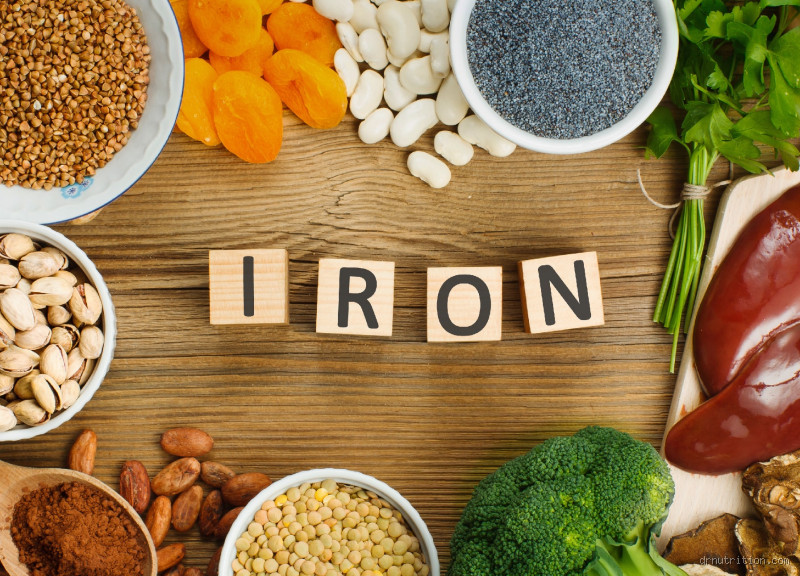 ما هو الفيتامين الذي يساعد على امتصاص الحديد والكالسيوم؟