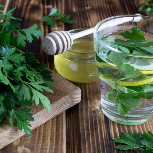 ما هي فوائد شرب مغلي البقدونس على الريق؟